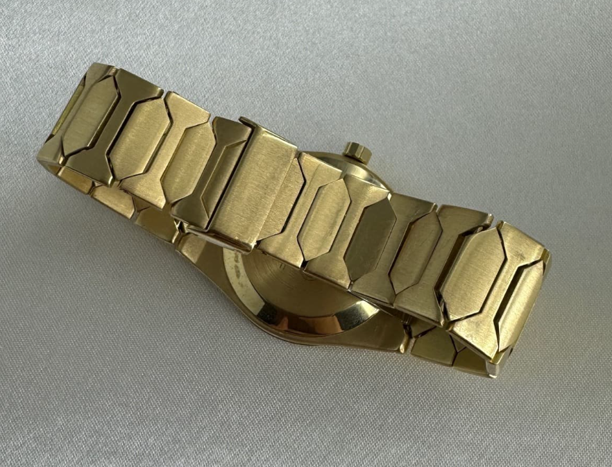Vacheron Constantin 222 in Yellow Gold 46003/411